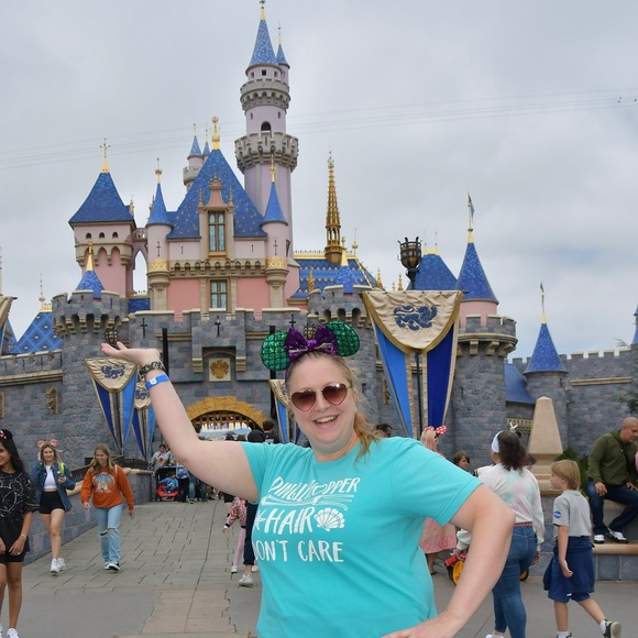 Meet your Posher, Erica - Picture 2 of 4